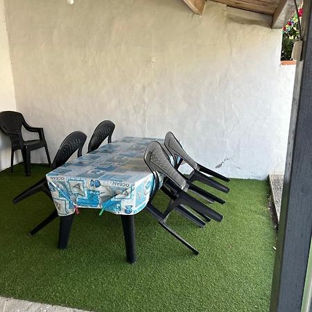 Petite Maison Au Calme, Dans Une Impasse L'Epine  Esterno foto