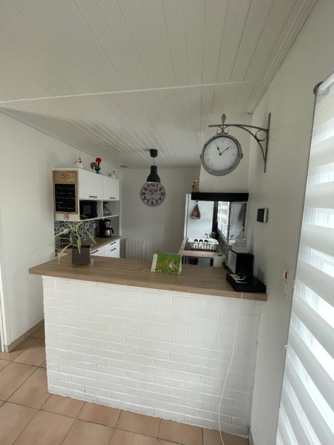 Petite Maison Au Calme, Dans Une Impasse L'Epine  Esterno foto