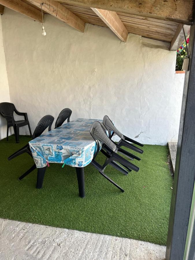 Petite Maison Au Calme, Dans Une Impasse L'Epine  Esterno foto