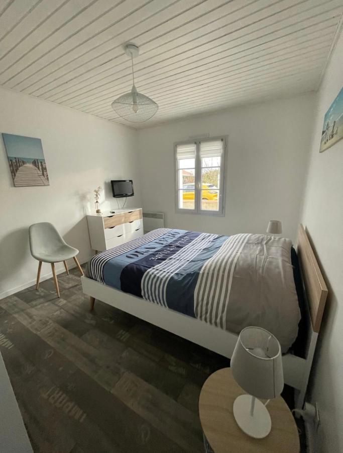 Petite Maison Au Calme, Dans Une Impasse L'Epine  Esterno foto