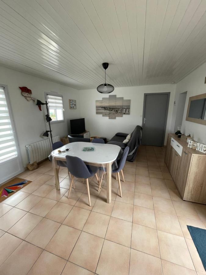 Petite Maison Au Calme, Dans Une Impasse L'Epine  Esterno foto