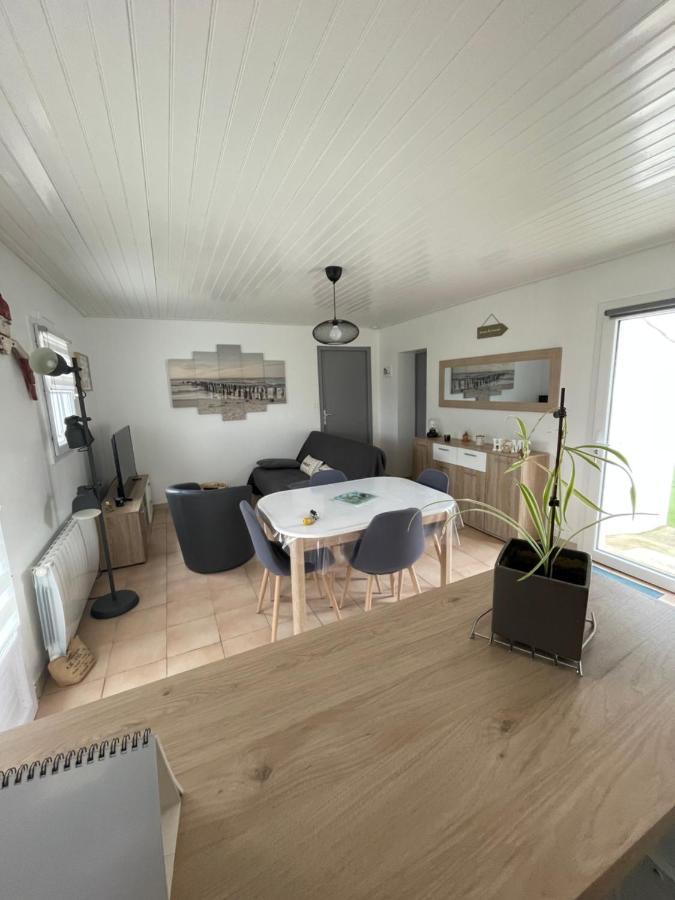 Petite Maison Au Calme, Dans Une Impasse L'Epine  Esterno foto
